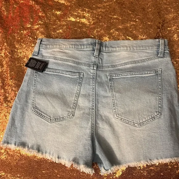 Light wash High rise shorts - Picture 2 of 2